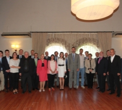 Sus Altezas Reales los Príncipes de Asturias junto a los miembros de la Comisión Ejecutiva, Consejo Asesor y algunos de los Premiados de los años 2011
